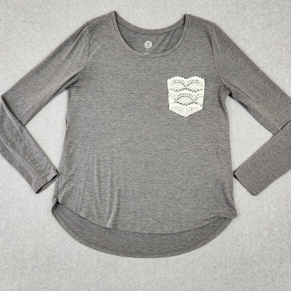 🌼SO Top Womens Size Medium Long Sleeve Gray Tee Lace Pocket - Picture 4 of 12
